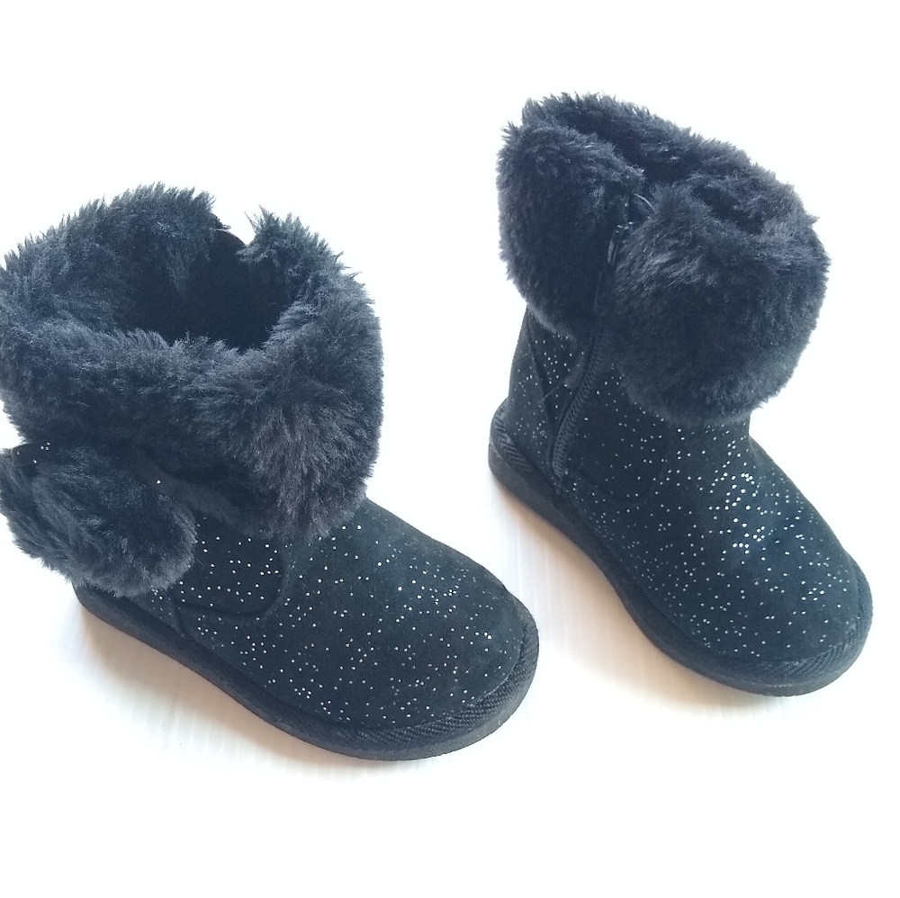 JUMPING BEANS toddler black fur trimmed pom-pom boots